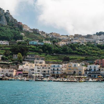Widok Na Wybrzeze Morza Tyrrenskiego W Capri Wlochy1